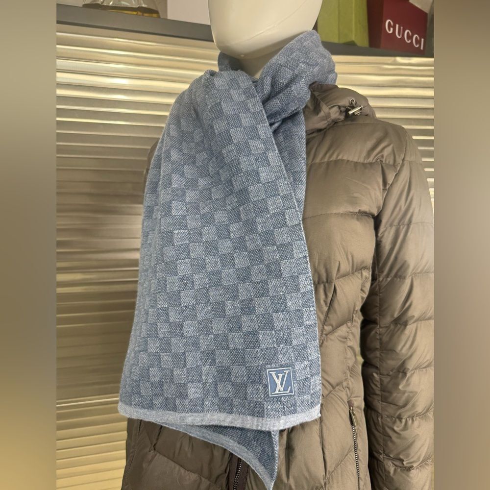 Louis Vuitton Blue Damier Checkered Men's Wool Scarf - Picture 8 of 8